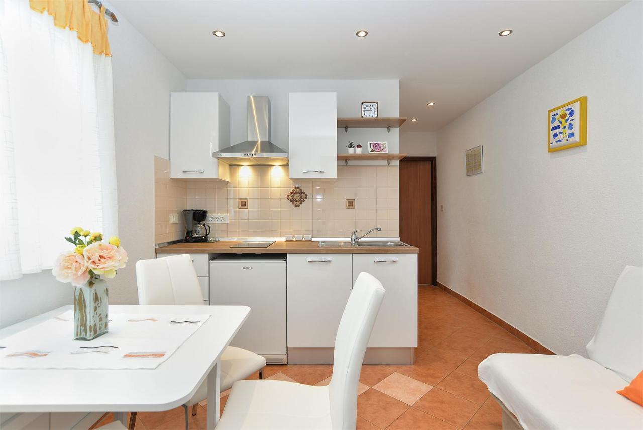 Apartment Snjezana 1064 罗维尼 外观 照片