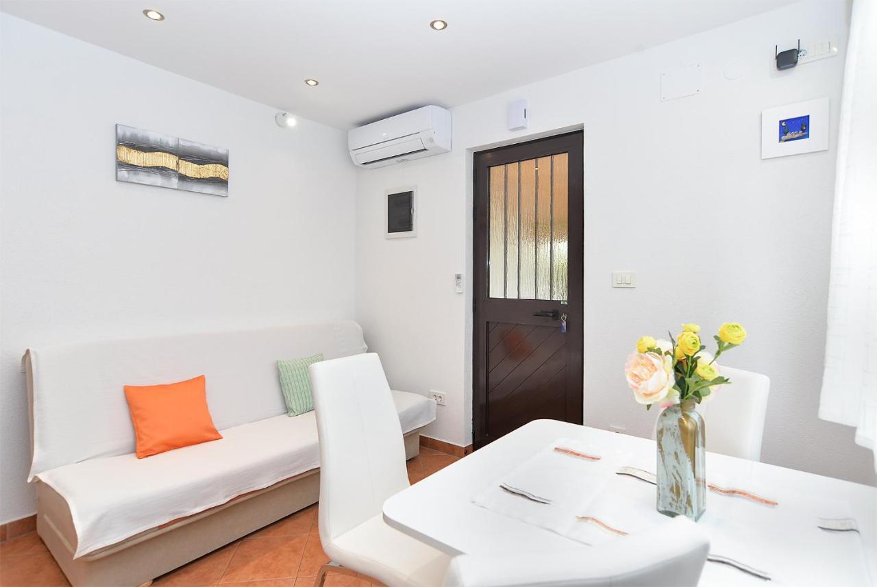 Apartment Snjezana 1064 罗维尼 外观 照片