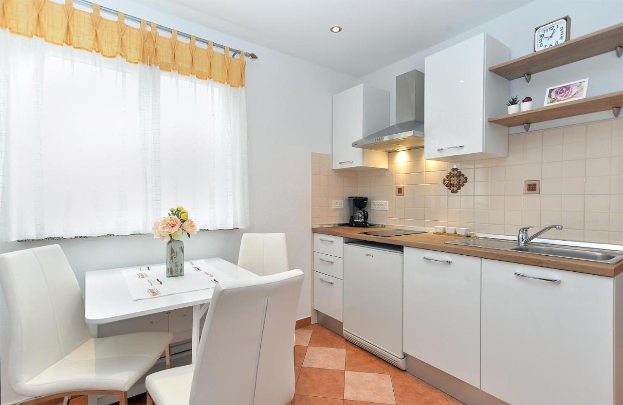Apartment Snjezana 1064 罗维尼 外观 照片