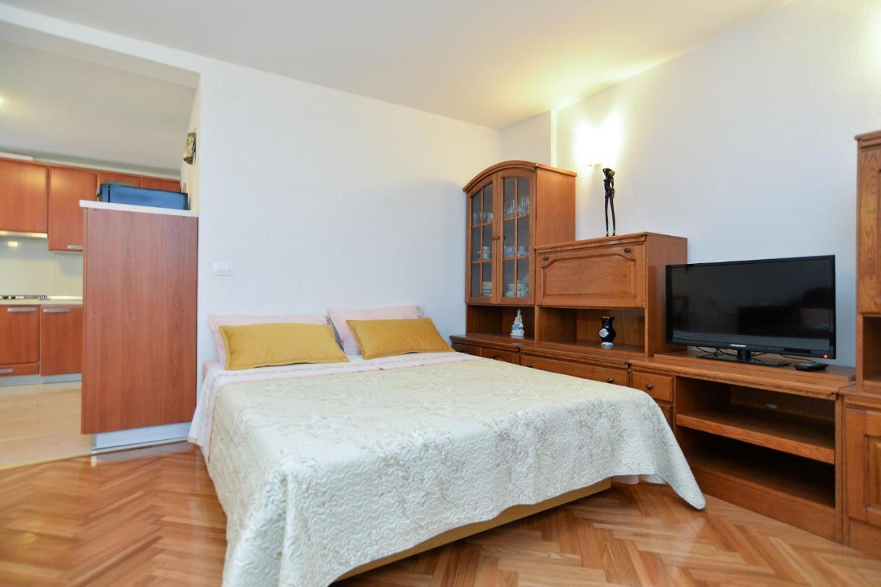 Apartment Snjezana 1064 罗维尼 外观 照片