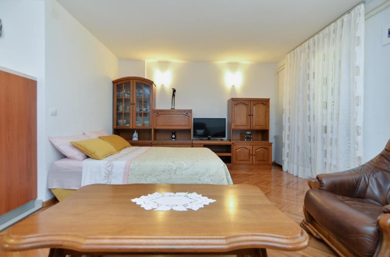 Apartment Snjezana 1064 罗维尼 外观 照片