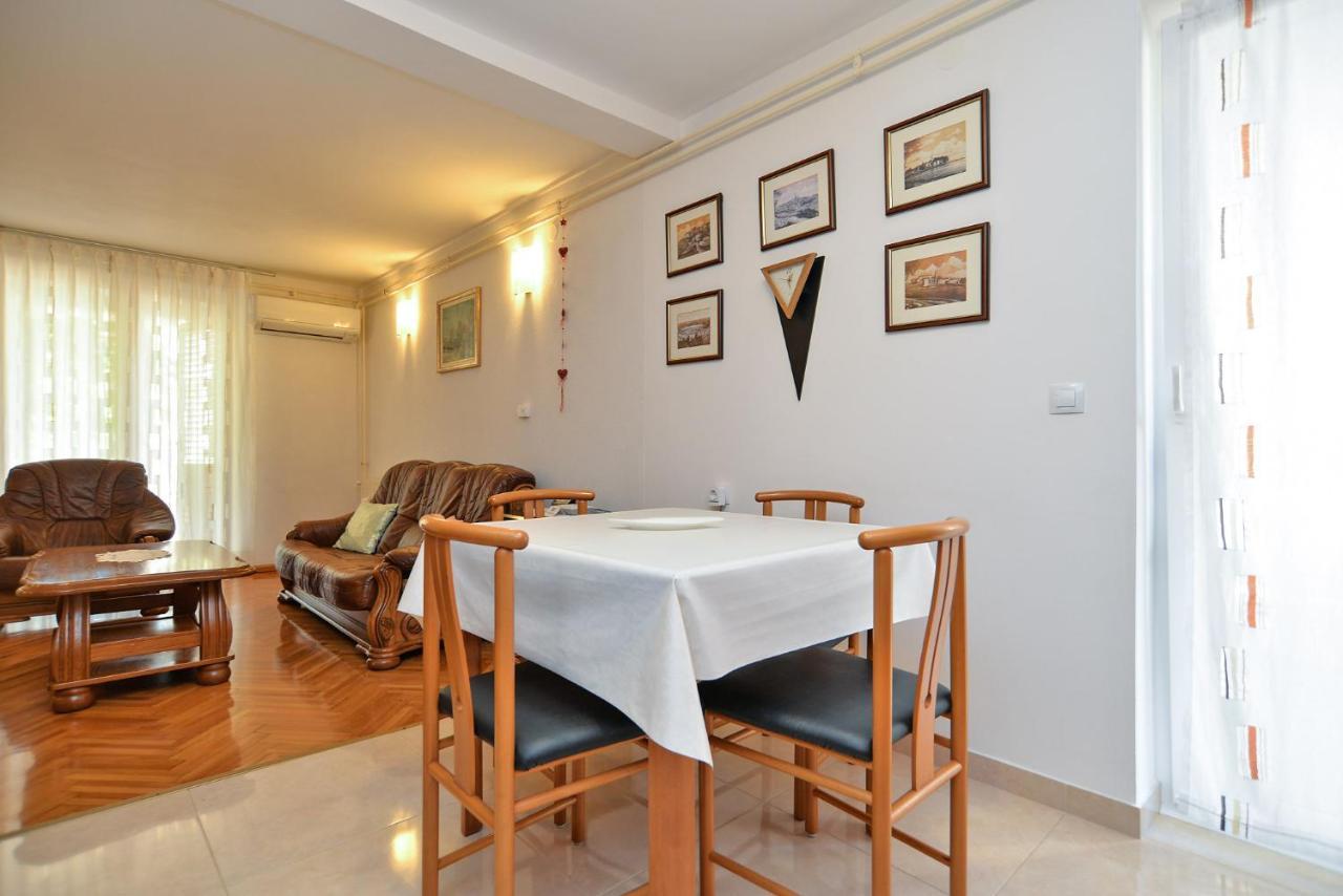 Apartment Snjezana 1064 罗维尼 外观 照片